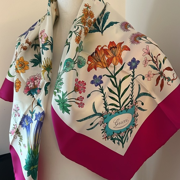 GUCCI SILK SCARF 34”x34” - Picture 5 of 11